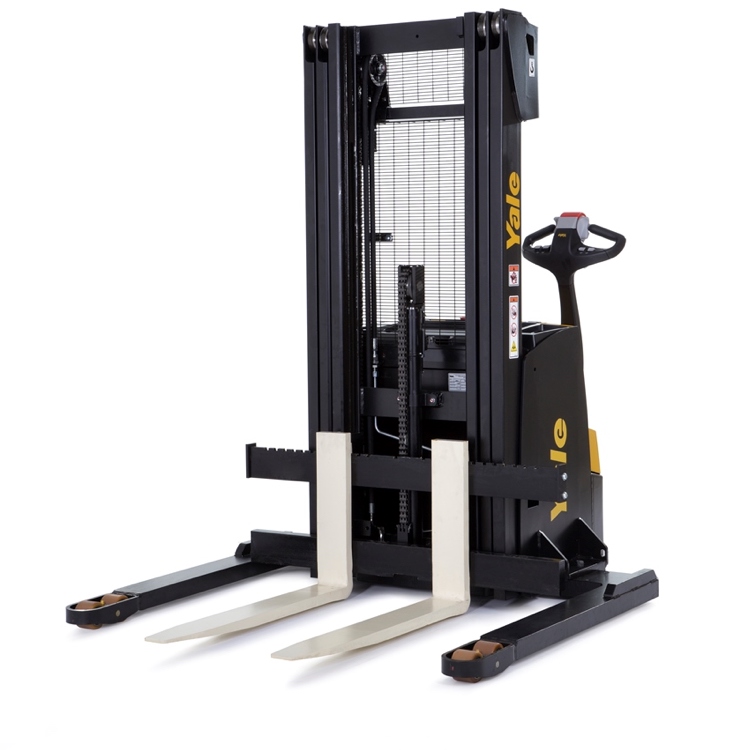 Stacker-with-straddle-leg-01