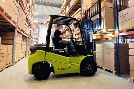 clark L25XE munkában