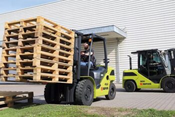 Clark S40-55 dízel / gázos targonca 12 clark s40-55 emeli a raklapokat