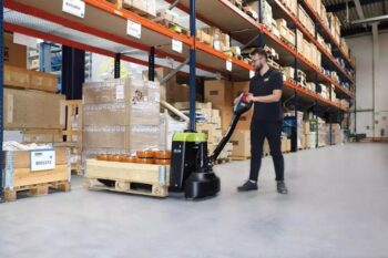 clark wpio18 raklapemelő munka közben