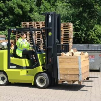 clark-cgc40-70-targonca dolgozik 2