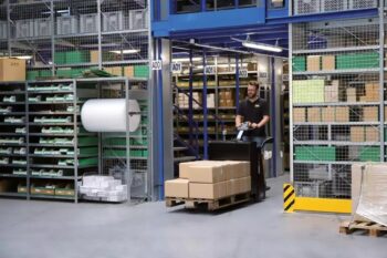 Clark PPXS20 elektromos li-ion alacsony emelésű gyalogkíséretű targonca 6 clark-ppxs20-targonca dolgozik