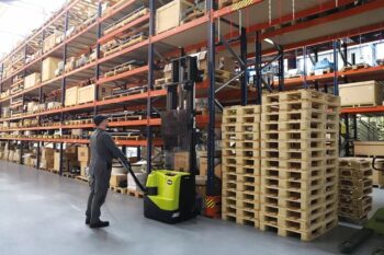 clark-swx16-raklapemelo-targonca munka közben