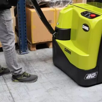 clark-swx16-raklapemelo-targonca irányítója