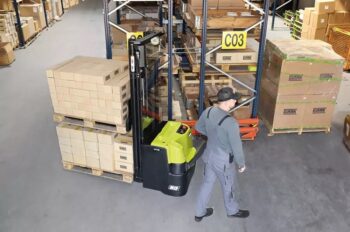 clakr-swx16i-raklapemelo dolgozik