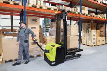 clakr-swx16i-raklapemelo munka közben