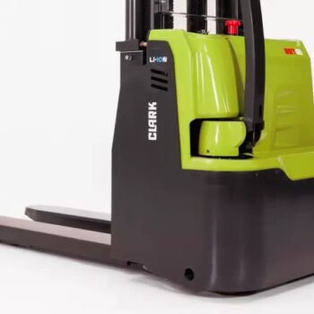 CLARK BST12 elektromos gyalogkíséretű magasemelésű raklapemelő 7 CLARK BST12 elektromos gyalogkíséretű magasemelésű raklapemelő -2