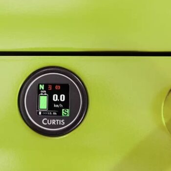 CLARK RSE16 elektromos gyalogkíséretű magasemelésű raklapemelő 9 clark-rse16-raklapemelo töltése