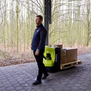 CLARK WLE20 elektromos raklapemelő munka közben