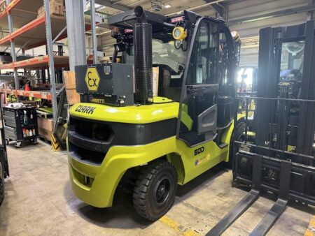 clark-targonca-raktarban