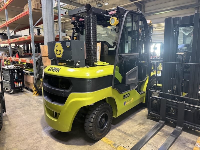 clark-targonca-raktarban