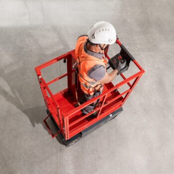 Bravi Leonardo HD 430 – nagy teherbírású önjáró személyemelő platform - 6,3 m munkamagasságig, 330 kg teherbírással 5 bravi-szemelyemelo-hd430 emel